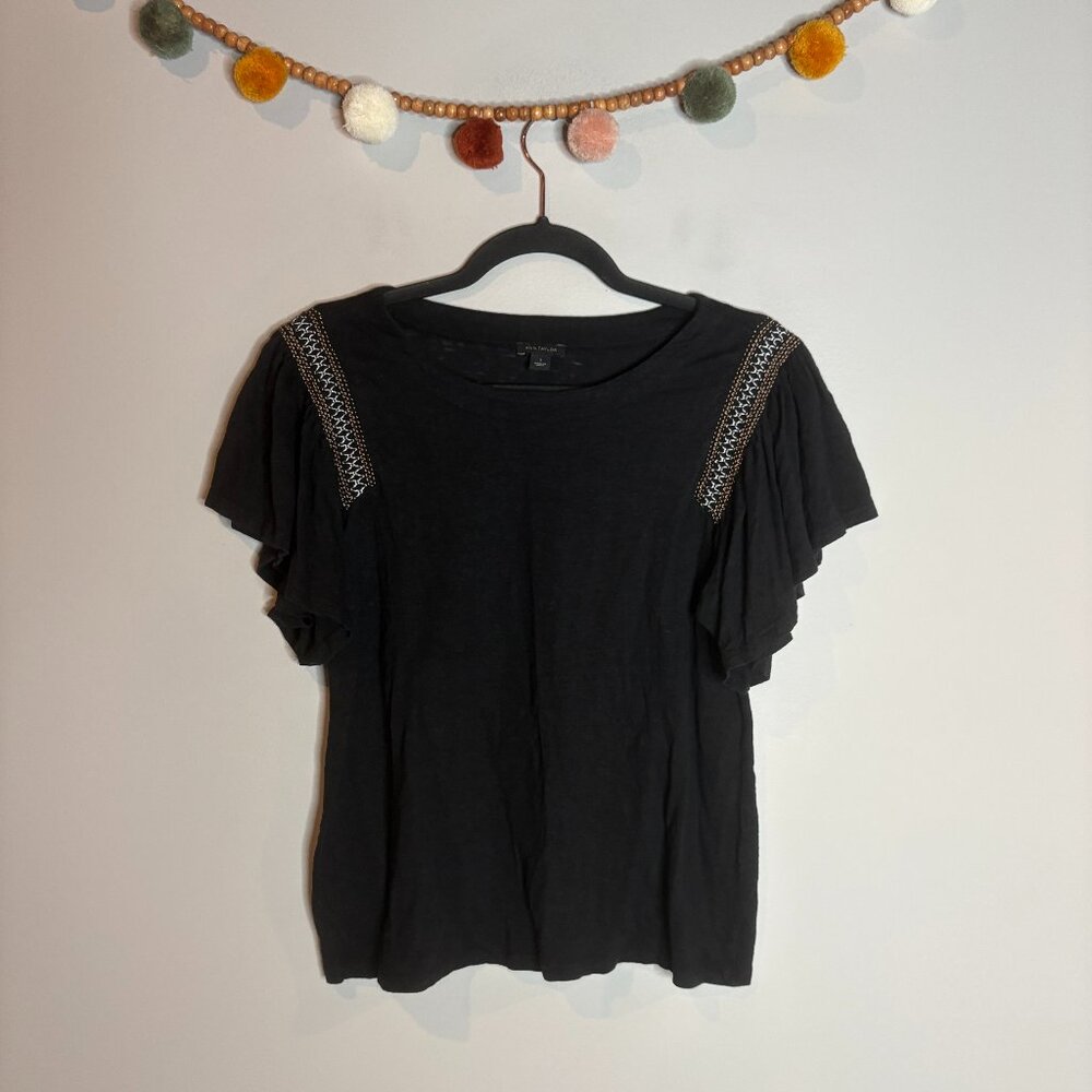 🔆 Ann Taylor black linen embroidered flutter sleeve top